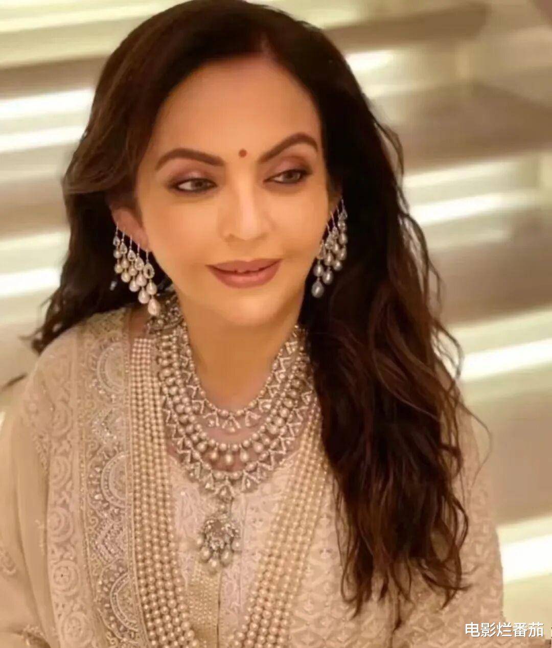 限量包印度首富夫人的顶级珠宝到底有多壕AG真人试玩平台从43亿祖母绿到全钻(图20)