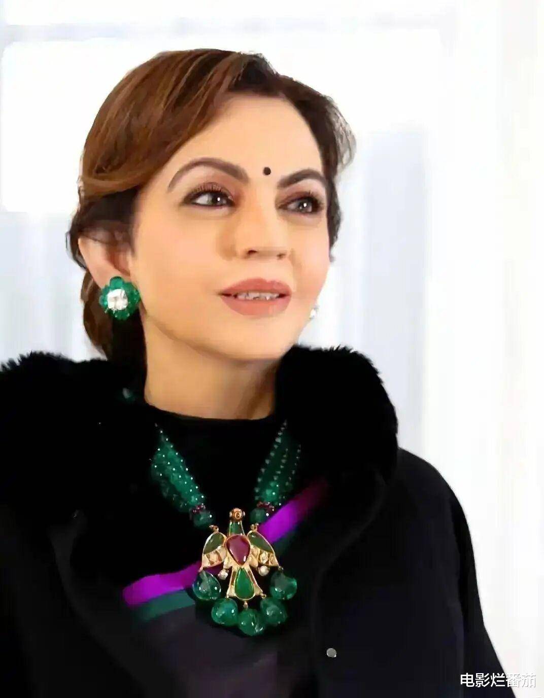 限量包印度首富夫人的顶级珠宝到底有多壕AG真人试玩平台从43亿祖母绿到全钻(图22)