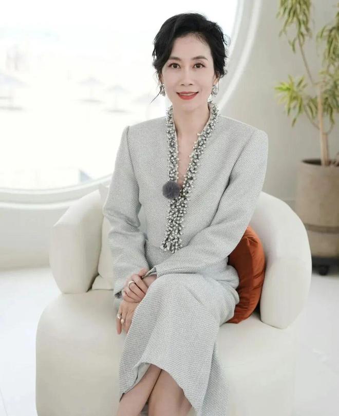 位女星个个天生富贵相穿衣高级时髦又优雅AG真人澳门百家家乐最适合演贵妇的4(图6)