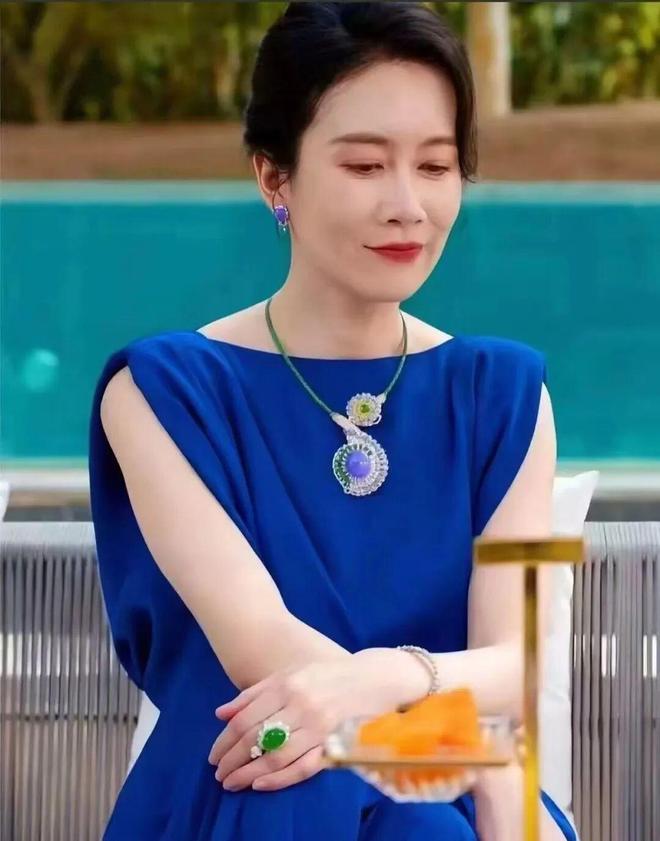 位女星个个天生富贵相穿衣高级时髦又优雅AG真人澳门百家家乐最适合演贵妇的4(图3)