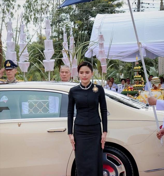 圈！153万耳环加持后宫二号排面拉满了AG真人app泰王宠妃欧拉弄新造型出(图3)