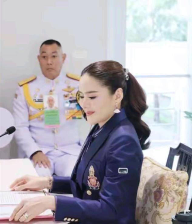 圈！153万耳环加持后宫二号排面拉满了AG真人app泰王宠妃欧拉弄新造型出(图8)