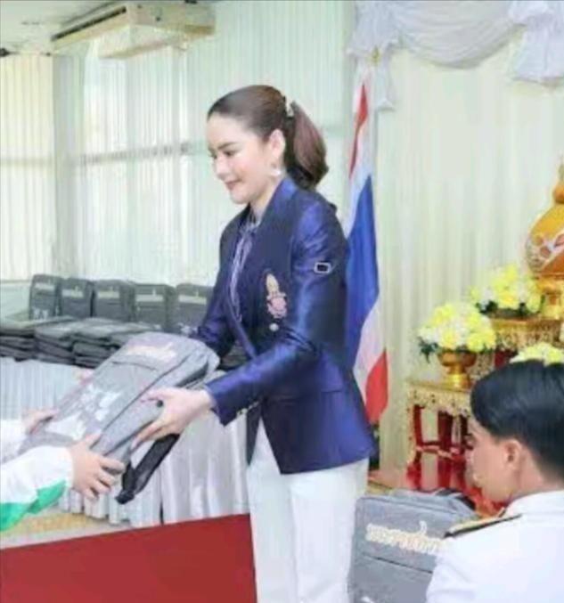 圈！153万耳环加持后宫二号排面拉满了AG真人app泰王宠妃欧拉弄新造型出(图7)