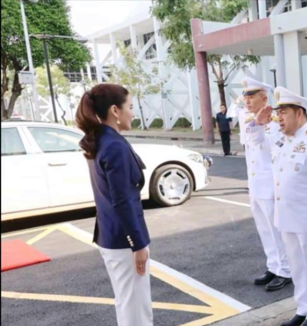 圈！153万耳环加持后宫二号排面拉满了AG真人app泰王宠妃欧拉弄新造型出(图6)