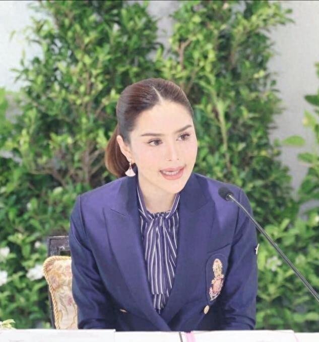 圈！153万耳环加持后宫二号排面拉满了AG真人app泰王宠妃欧拉弄新造型出(图10)