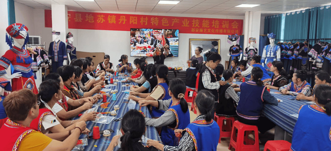 2025年“八桂巧娘”非遗传承工作坊名单AG真人游戏地址点赞！河池5家工坊入选(图5)